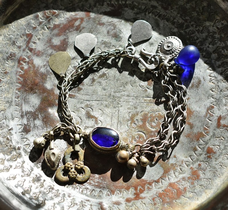 A Metal Bracelet Featuring Assorted Old Afghan Metal, Chains, Blue Wedding Beads, and Ethnic Bells - 手鍊/手環 - 其他金屬 銀色