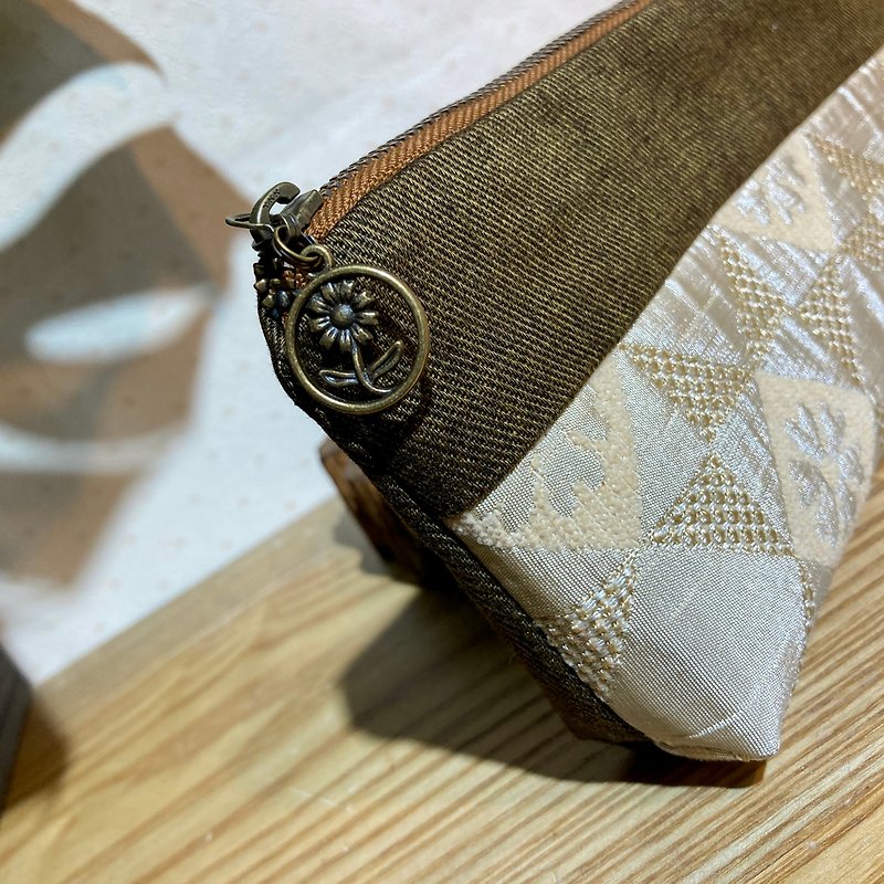 Douba design Patchwork bag - กระเป๋าถือ - ผ้าฝ้าย/ผ้าลินิน สีนำ้ตาล