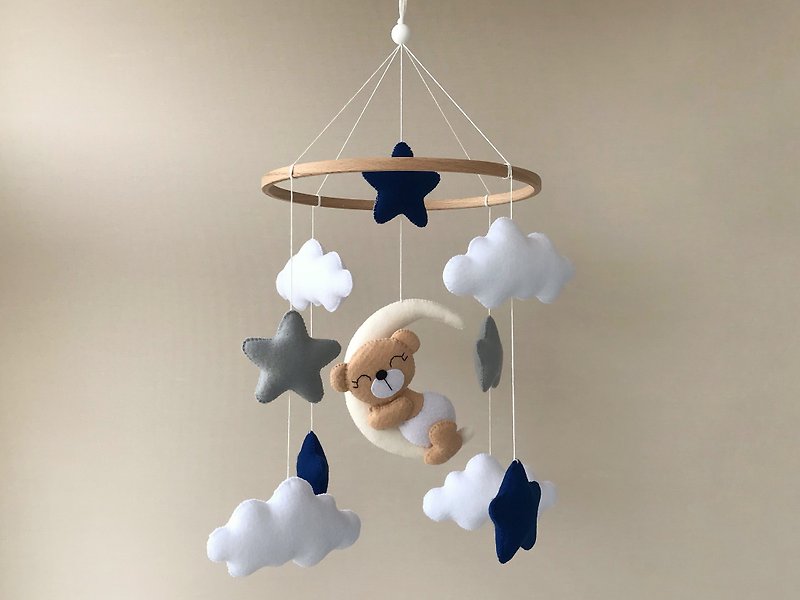 Baby mobile bear on the moon. Boys nursery hanging decor. Gift for newborn boy - 彌月禮盒 - 其他材質 藍色