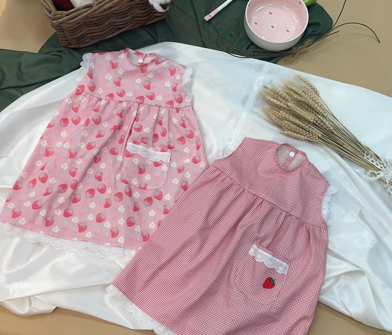 【台灣製手創】草莓純棉蕾絲背心裙 - 男/女童裝 - 棉．麻 多色