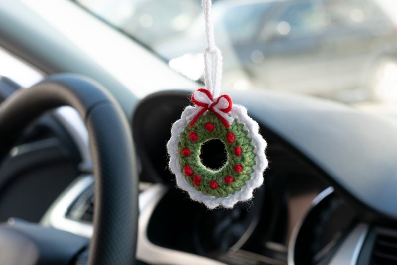 Christmas wreath car accessory, decor rear view mirror charm, 平安車掛, 针织玩具 汽車用品 - Charms - Cotton & Hemp Red