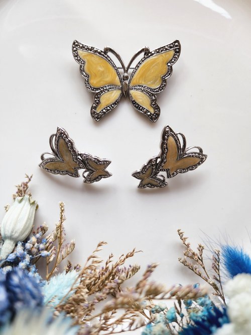 Avon butterfly deals earrings