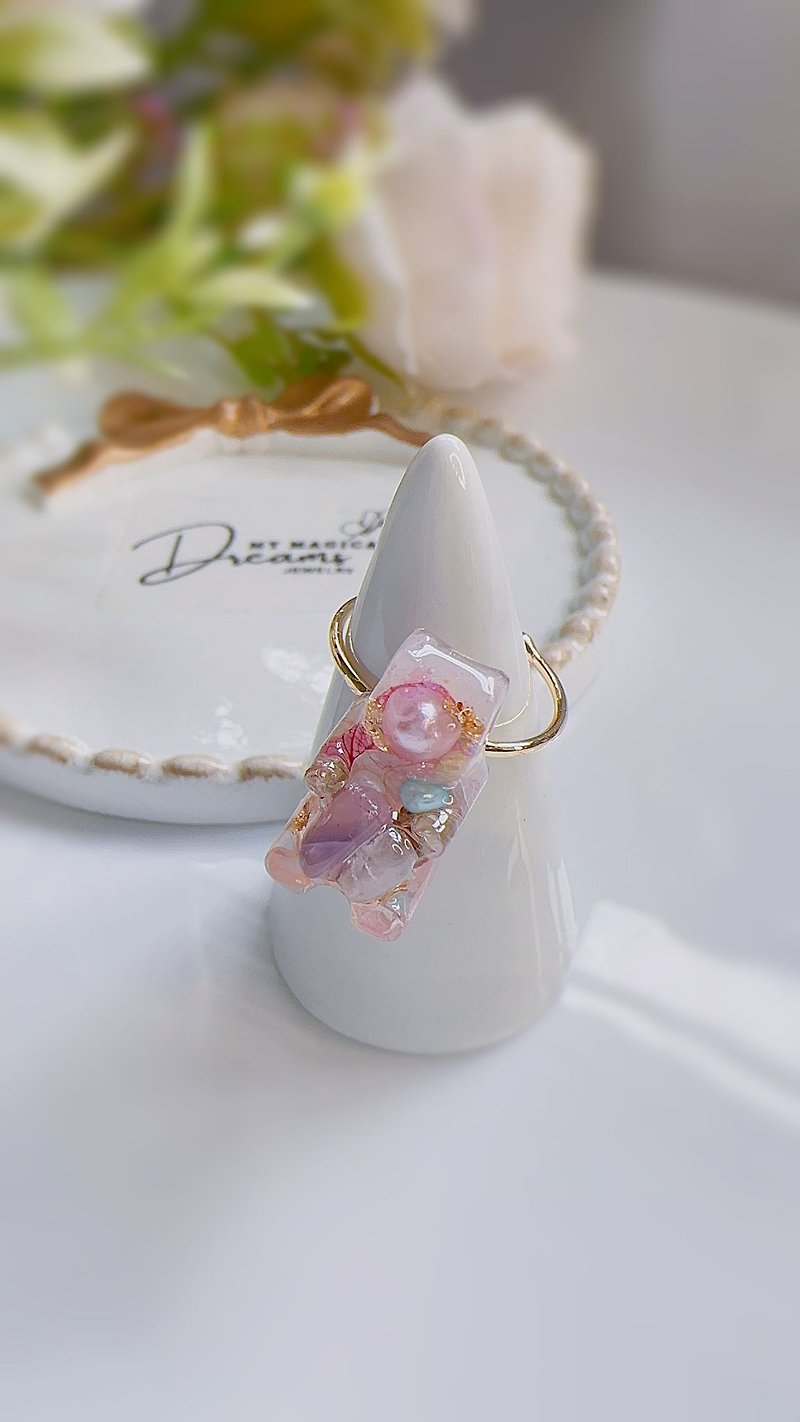 Gummy Teddy Bear Pressed Flower Amethyst, Pink Quartz Ring -Adjustable Gold Ring - แหวนทั่วไป - เรซิน 