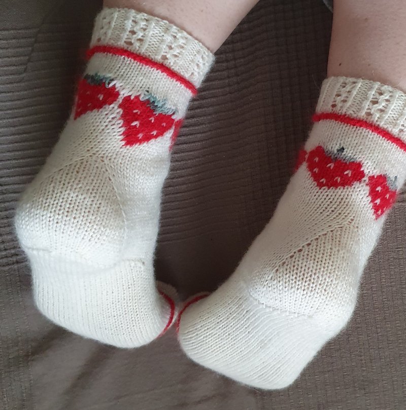 Kawaii handknit socks digital pattern, PDF pattern ornament socks - 手工藝教學/工具書 - 其他材質 