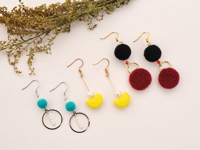 Goody Bag - wool felt earrings bag group - round section × smile section × black round section - Earrings & Clip-ons - Wool Multicolor
