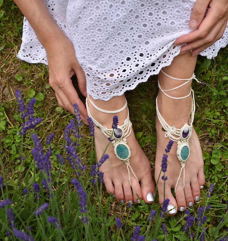 boho goddess wedding shoe, bridal barefoot sandal, macrame foot thong - รองเท้ารัดส้น - เครื่องเพชรพลอย ขาว