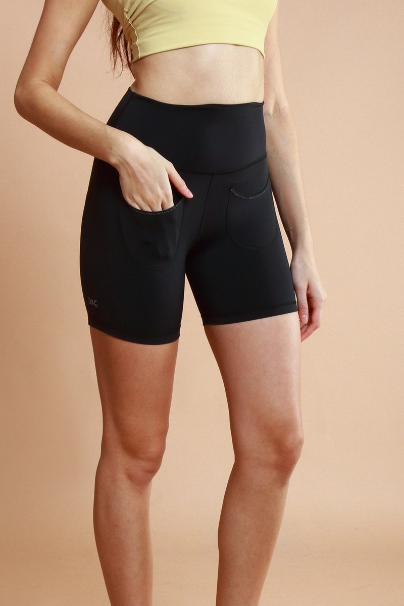 Wink wink 眨眼睫毛口袋高腰單車短褲 台灣製 吸溼排汗-黑 - 瑜珈服/瑜珈褲 - 聚酯纖維 黑色