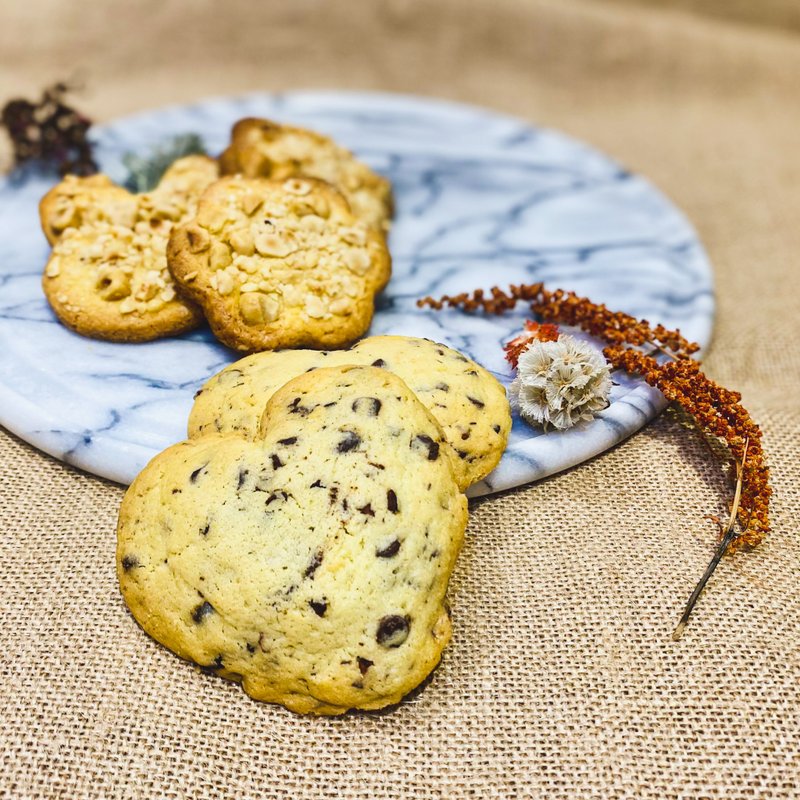 【Seed field. Heart Shaped Gift Box] Chocolate Soft Biscuits | Hazelnut Breton Shortbread - Handmade Cookies - Fresh Ingredients Khaki