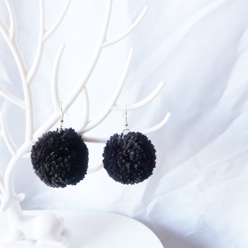 毛球系列—黑碳果 耳勾 耳夾 - 耳環/耳夾 - 其他材質 