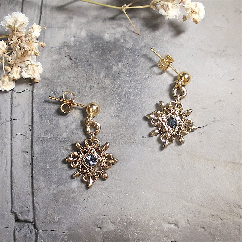 VIIART. Ancient tiles-gray. Vintage retro gold classical earrings-can be clipped - ต่างหู - โลหะ สีทอง