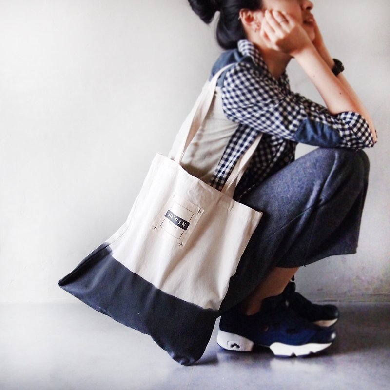 Ma'pin crisscross smoky gray satin dyed color LOGO / short strap - Messenger Bags & Sling Bags - Cotton & Hemp Black