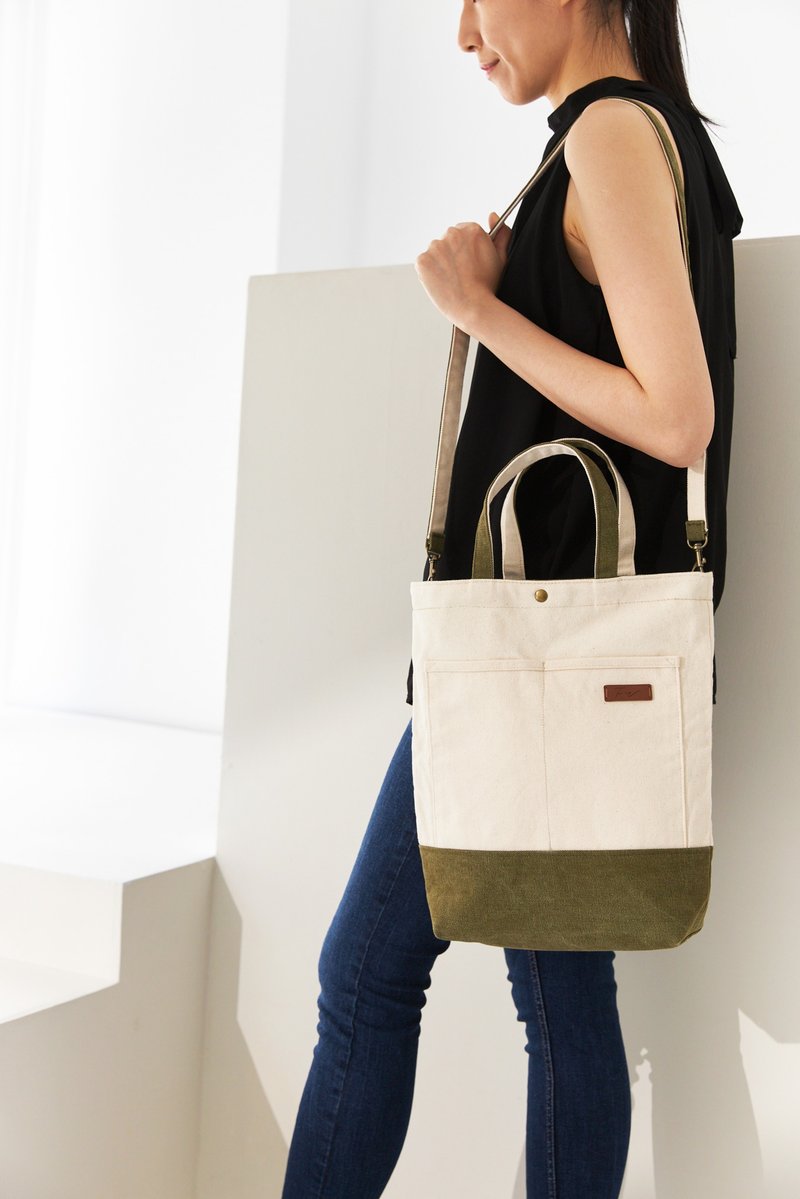 La rêverie unprinted canvas bag (dark green) - กระเป๋าแมสเซนเจอร์ - ผ้าฝ้าย/ผ้าลินิน สีเขียว