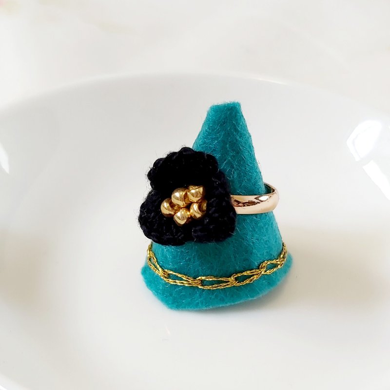 大珠小珠落玉盤刺繡戒指 - 戒指 - 棉．麻 黑色