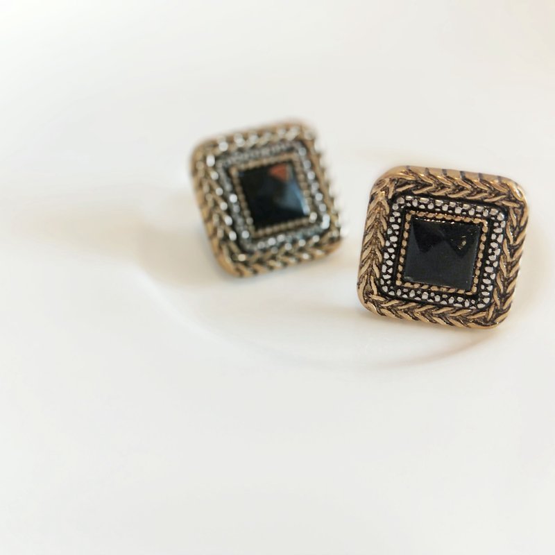 Un Jess Cadeau/Vintage古著飾品選物/巴洛克風方形復古針式耳環 - 耳環/耳夾/耳骨夾 - 其他金屬 黑色