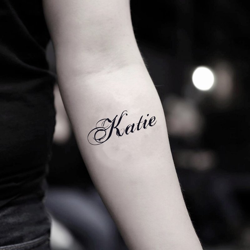 OhMyTat 凱蒂英文名字 Katie 刺青圖案紋身貼紙 (2 張) - 紋身貼紙 - 紙 黑色
