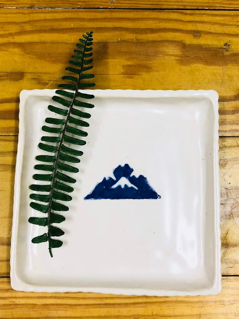 心裡的山-白釉滾邊方盤(18cm) - 盤子/餐盤 - 陶 藍色