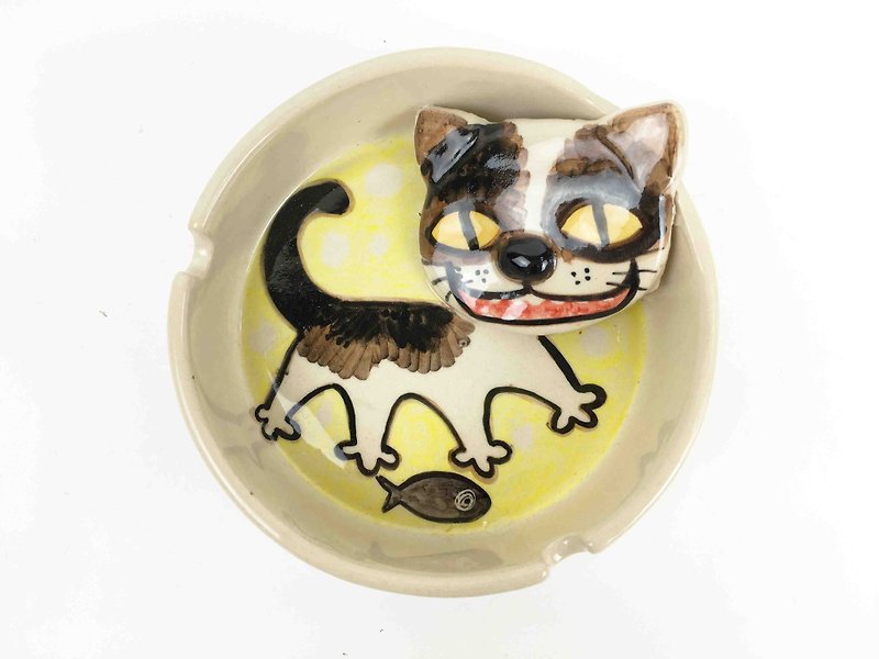 Nice Little Clay hand-made stereo ashtray _ smile cat 0308-03 - กล่องเก็บของ - ดินเผา สีเหลือง