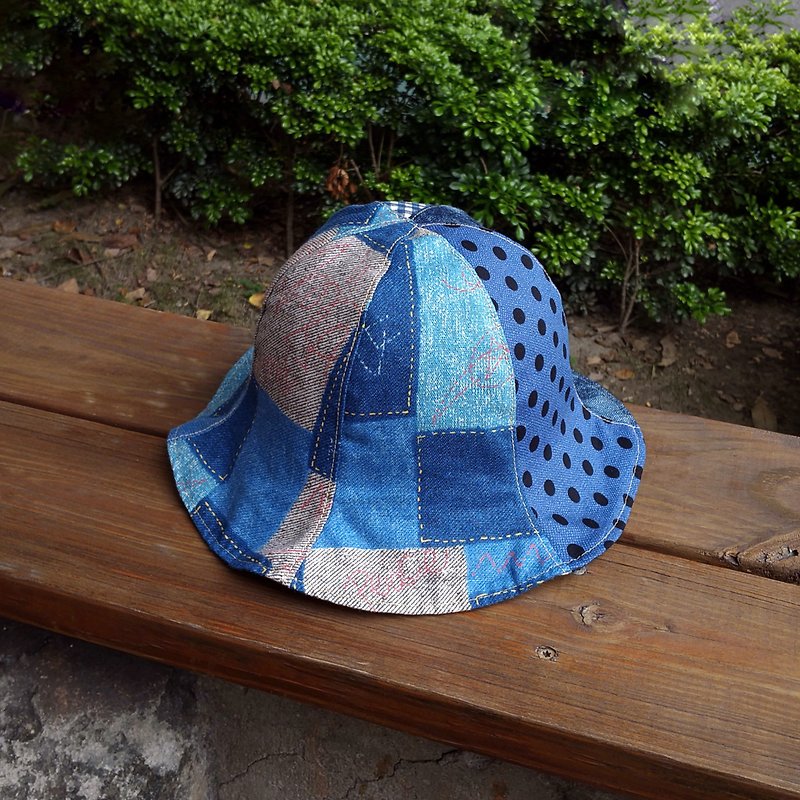 Xiaoniu村手作りベル釣り帽子両面サンハット軽量ステッチ[デニムの模造パターン-紺碧] - 帽子 - コットン・麻 ブルー