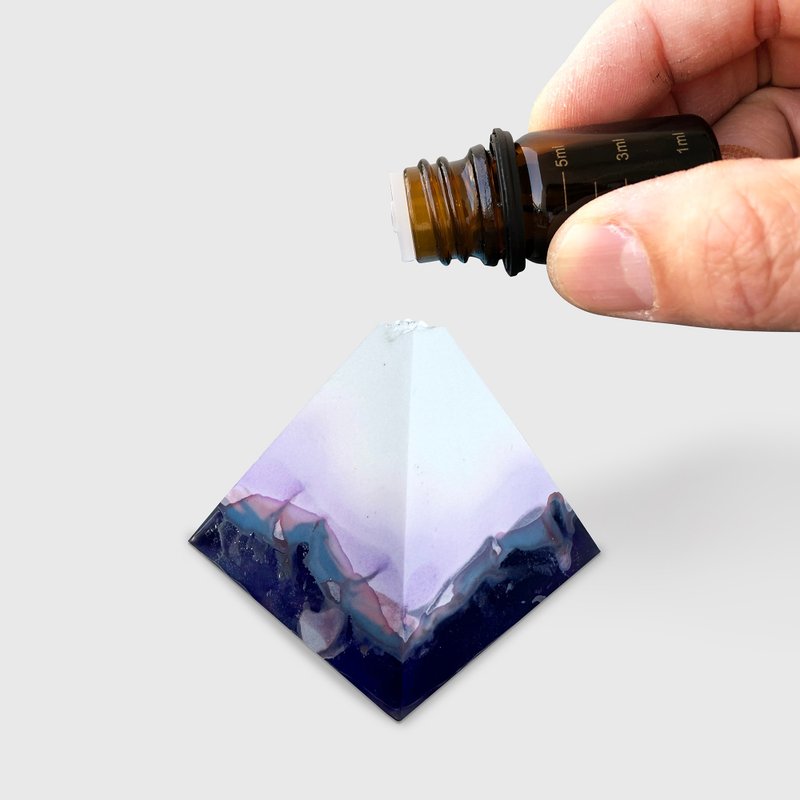 手工製造 I 擴香石 I 樹脂 I 附5ml精油 I 紫色 I 金字塔 - 香氛/精油/擴香 - 其他材質 紫色