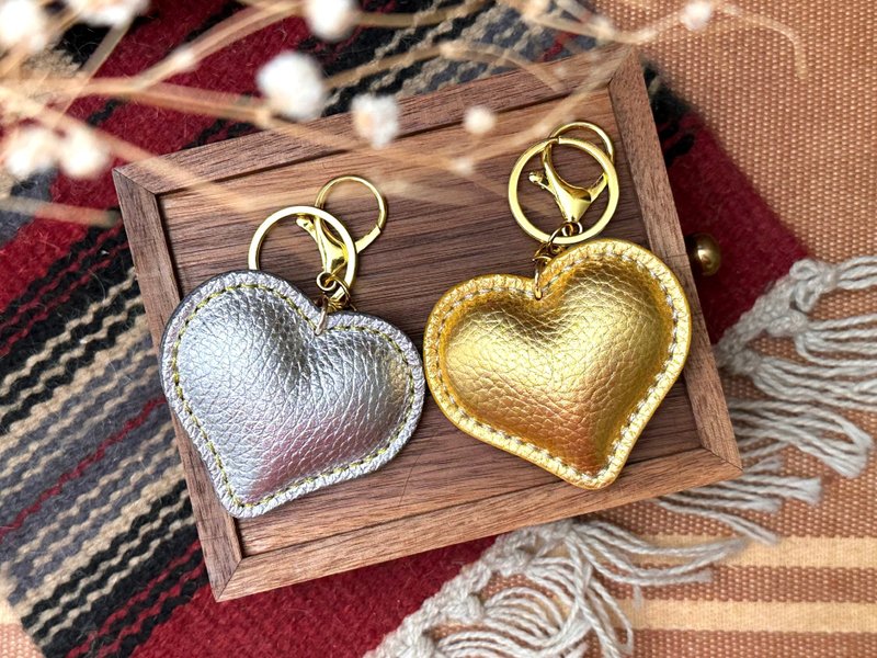 Embossed Heart Keychain | Good Stitch | Leather DIY Kit | Charm | Keychain | Couple Gift | Accessory - เครื่องหนัง - หนังแท้ หลากหลายสี
