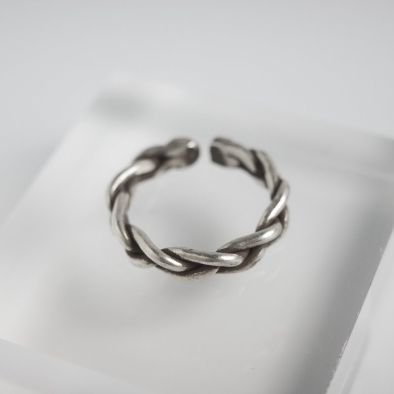 Pinkoi exclusively sells 925 sterling silver handmade rope twist ring open ring Valentine’s Day gift - แหวนทั่วไป - เงินแท้ สีเงิน