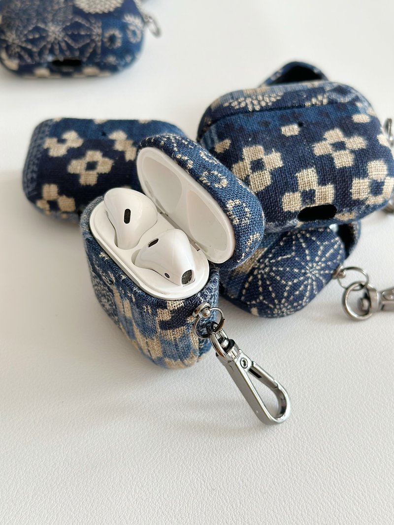 Handmade fabric handmade cloth earphone cover earphone case AirPods protective case - Headphones & Earbuds Storage - Cotton & Hemp Blue