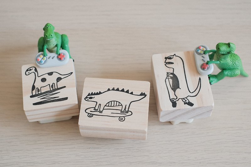 [Christmas gift exchange] Dinosaurs doing exercises with hand-engraved stamp - Stamps & Stamp Pads - Rubber 