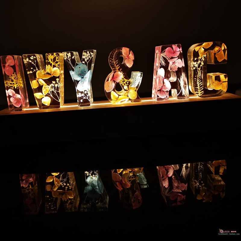 Oone_n_only Press flower English letter lamp (6 English letters) - โคมไฟ - พืช/ดอกไม้ 