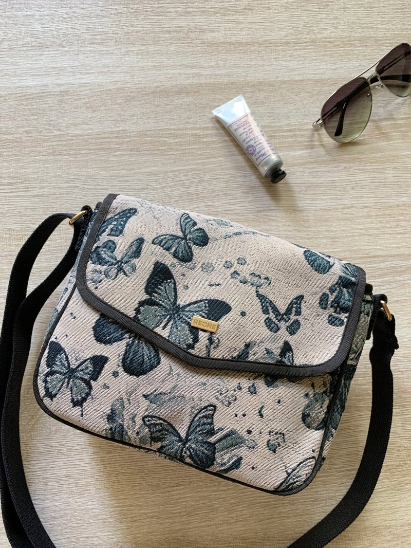 斜背包 掀蓋 / 防潑水 平織緹花 戀蝶駁 - 側背包/斜孭袋 - 其他材質 