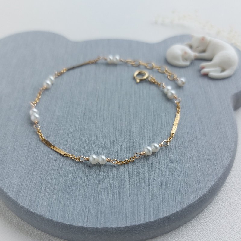 Mini Freshwater Pearl x 14KGF Bracelet - สร้อยข้อมือ - ไข่มุก ขาว