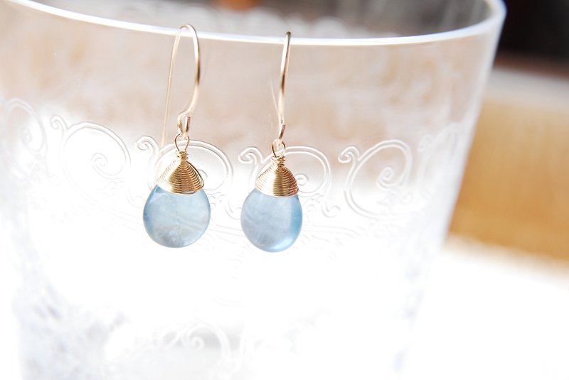 Pierced by blue flow light 14 kgf - Earrings & Clip-ons - Semi-Precious Stones Blue
