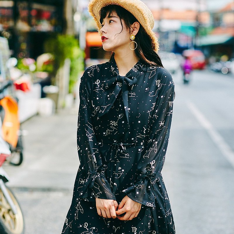 【全場特價】2019春款AnneChen手工製作印花開叉連衣裙YGC9192 - 連身裙 - 其他材質 黑色