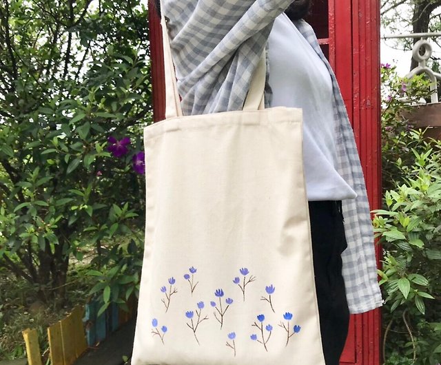 Hand-painted canvas bag small flowers - Shop heyimnunu Handbags