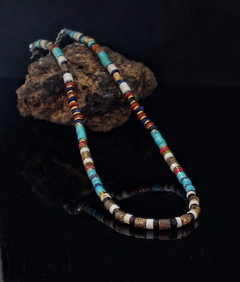 Turquoise Heishi 4mm Choker with Hematite and wood beads - สร้อยคอ - เครื่องเพชรพลอย 