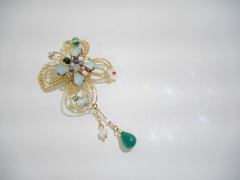 Pastel green butterfly dance floral brooch - Brooches - Other Metals Gold