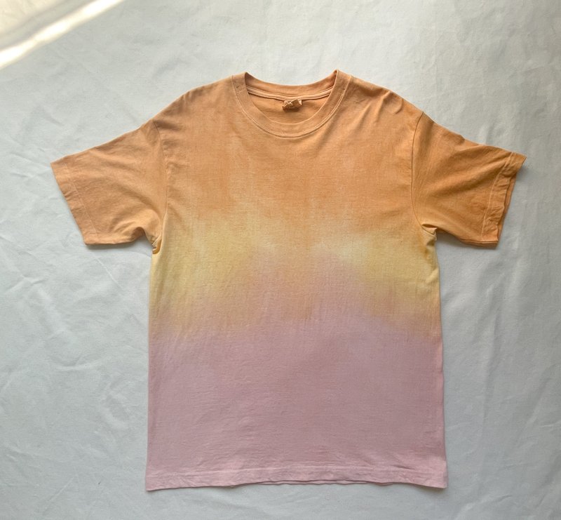 Before Sunset Organic cotton T-shirts Indigo dyeing Mud dyed Wearing the sunset - เสื้อยืดผู้หญิง - ผ้าฝ้าย/ผ้าลินิน สีส้ม