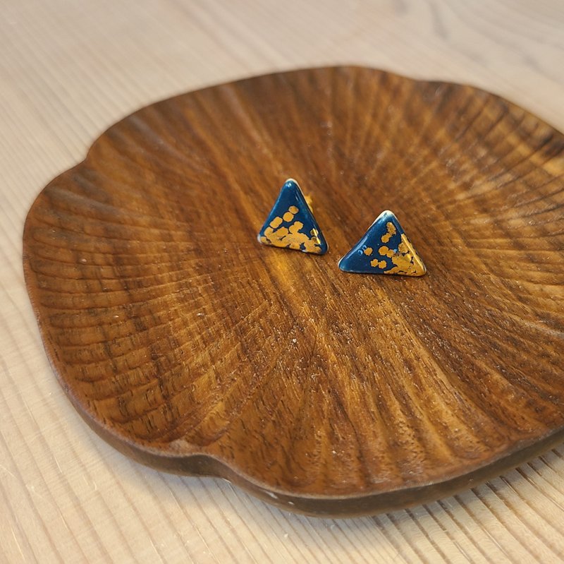 24K純鎏金深海藍色釉彩耳環 (三角形) - 耳環/耳夾/耳骨夾 - 瓷 藍色
