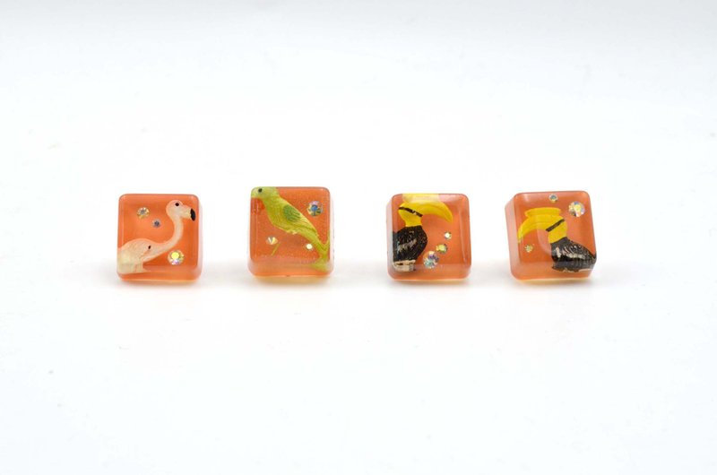 TIMBEE LO一套4隻不散賣清貨 手工製白色人偶冰塊戒指 只有一套 - 戒指 - 樹脂 多色