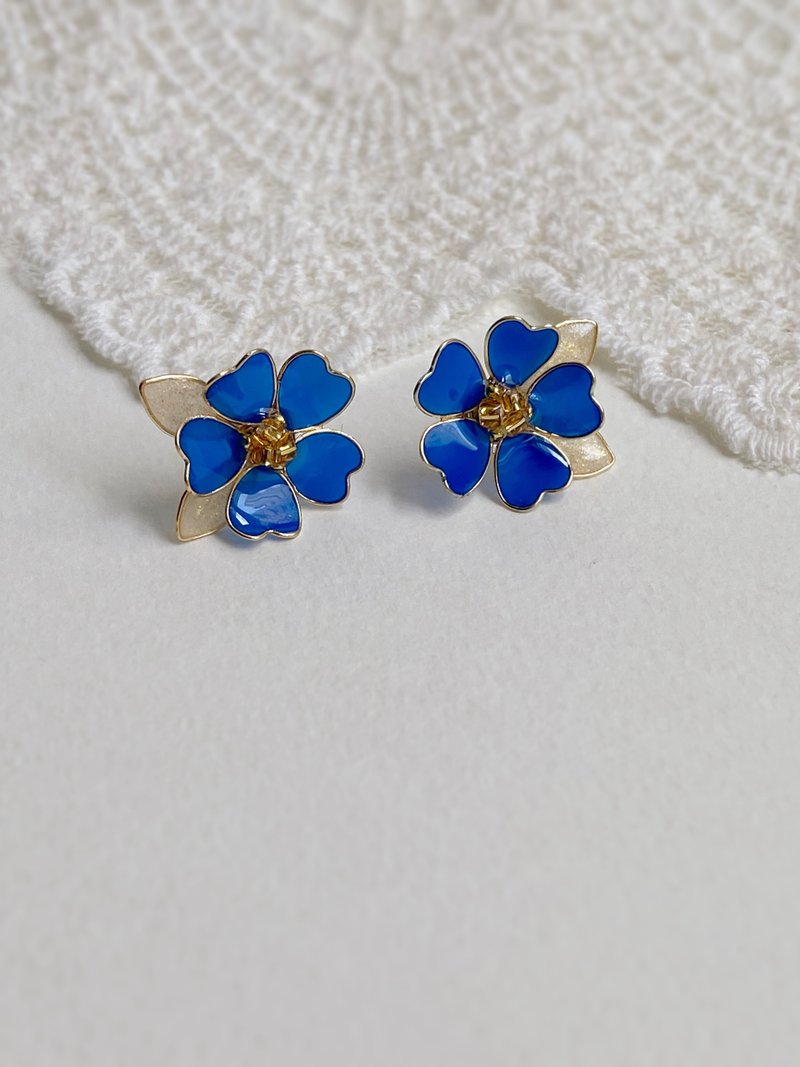 Spot blue camellia | earrings camellia can be changed into clip-on earrings - Earrings & Clip-ons - Resin Blue