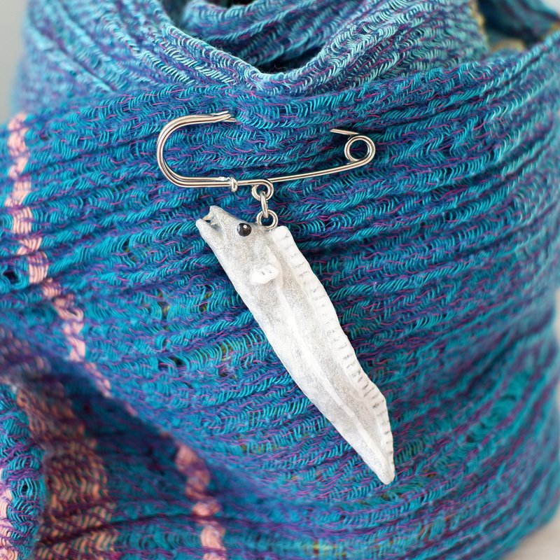 和紙アクセサリー　ブローチ　タチウオ　太刀魚　海の魚 - 胸針 - 紙 銀色