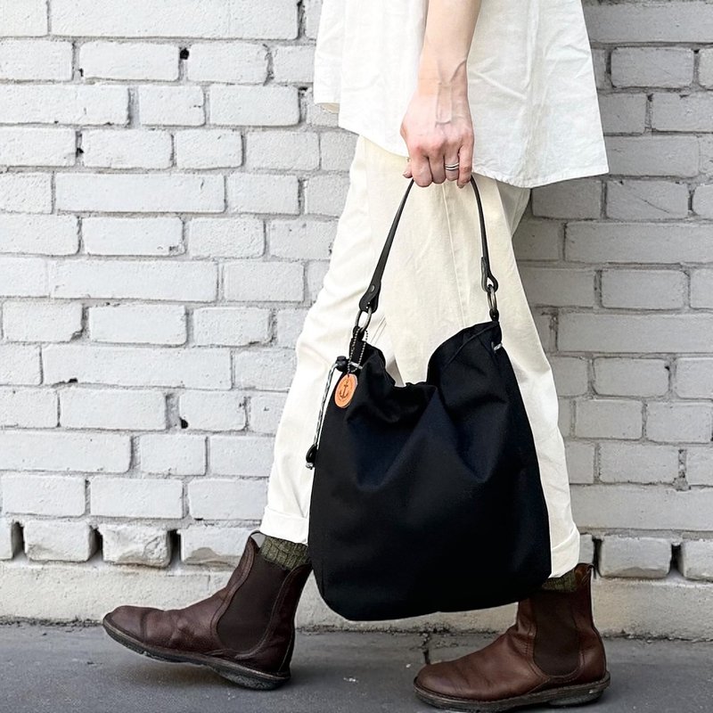 BALON  ブラック    CORDURA　撥水加工ナイロン素材セミショルダーバッグ - 側背包/斜背包 - 尼龍 黑色
