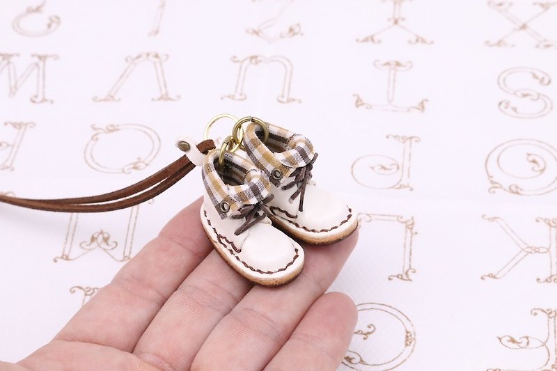 Small leather boots necklace | Snow white lined - สร้อยคอ - หนังแท้ ขาว