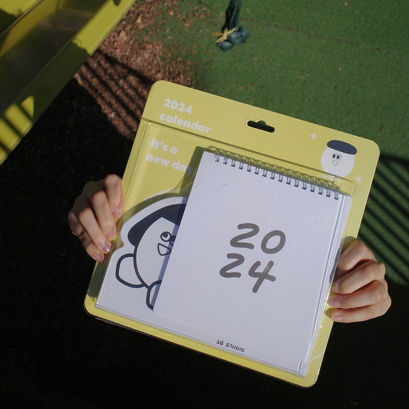 2024 Desk Calendar | Free calendar poster and sticker - Calendars - Paper White