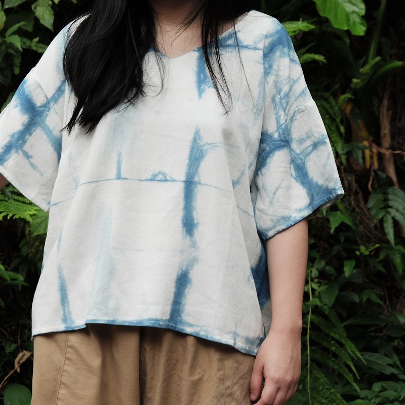 Blue dyed Japanese short board V-neck shirt Plaid handmade custom shirt - Women's Tops - Cotton & Hemp Blue
