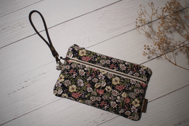 Pick up light series mobile phone bag / coin purse / limited handmade bag / small daisy / pre-order - Clutch Bags - Cotton & Hemp Pink