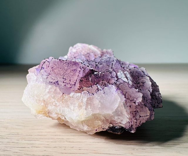 貴州パープル石ぼやけた妖精パープル小さな四角い山の鉱物原石