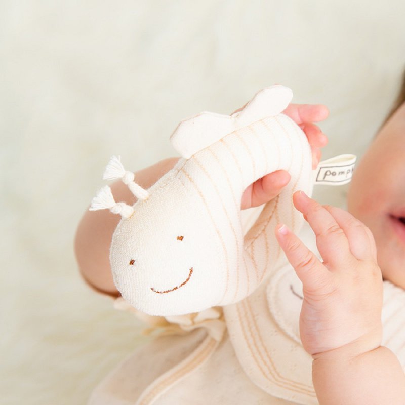 Y-1194 Honeybee rattle 100% organic cotton bee rattle Bees Made in Japan - เครื่องประดับ - ผ้าฝ้าย/ผ้าลินิน ขาว