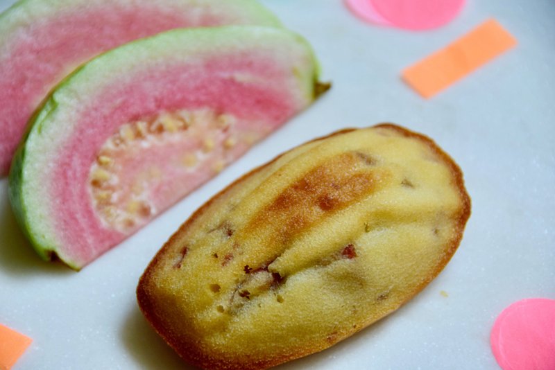 [Limited time limit] Serious Madeleine (Red Heart Guava) - 8 pieces - Handmade Cookies - Fresh Ingredients Yellow