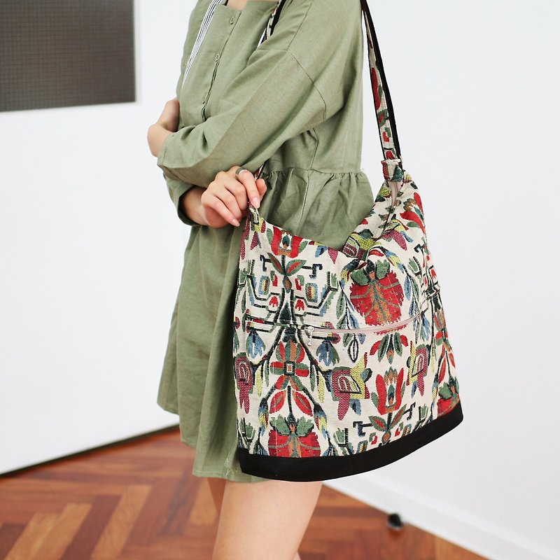 Bohemian handmade Messenger Bags  - กระเป๋าแมสเซนเจอร์ - วัสดุอื่นๆ หลากหลายสี