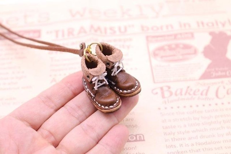 Small leather boots necklace | Cocoa - สร้อยคอ - หนังแท้ 
